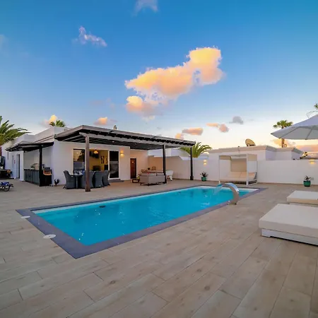 Beautiful Puerto Del Carmen 3 Bedrooms Crystal Private Pool Villa *