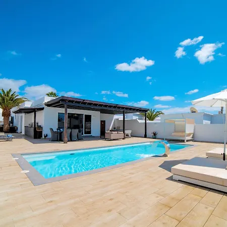 Villa Beautiful Puerto Del Carmen 3 Bedrooms Crystal Private Pool *