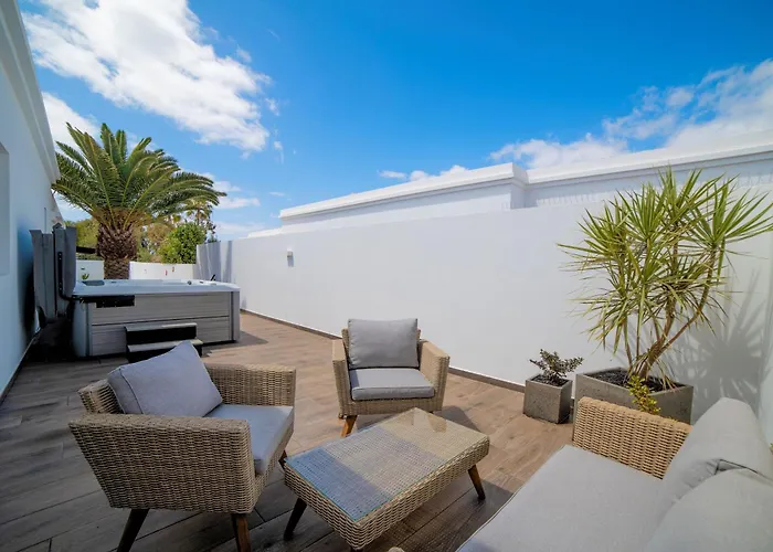 Beautiful Puerto Del Carmen 3 Bedrooms Crystal Private Pool Вилла
